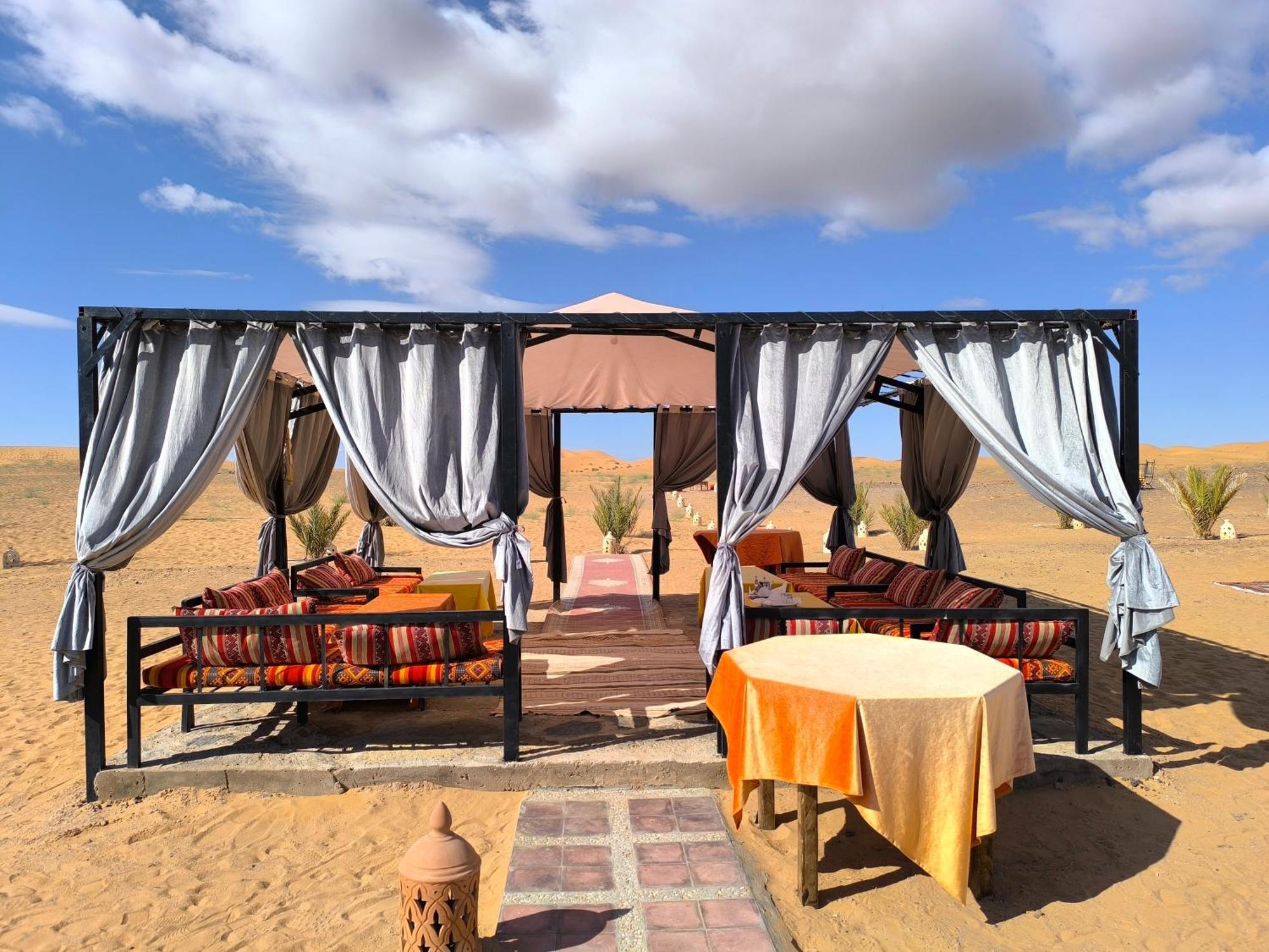 Отель Luxury Bega Camp Мерзуга Экстерьер фото